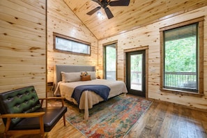 5 bedrooms, iron/ironing board, WiFi, bed sheets - Sunset Pines-Hot Tub, Pool Table, Playground and Great Views! (Broken Bow)