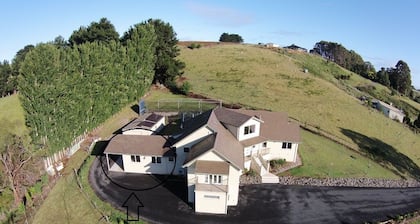 Quiet country area 5 mins from Devonport - central location