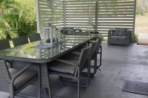Outdoor dining - OffShore Holiday House on Acreage (Agnes Water)