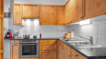 KĂŒhlschrank, Mikrowelle, Ofen, GeschirrspĂŒler