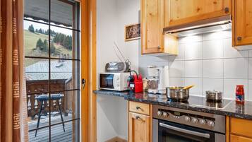 Kühlschrank, Mikrowelle, Ofen, Geschirrspüler