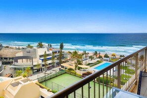 Unclassified image, 2 of 21, button