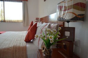 Habitación estándar | Minibar, escritorio, wifi gratis y ropa de cama