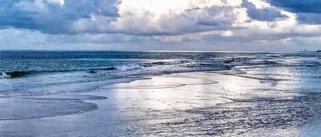 In Strandnähe, Liegestühle, Strandtücher