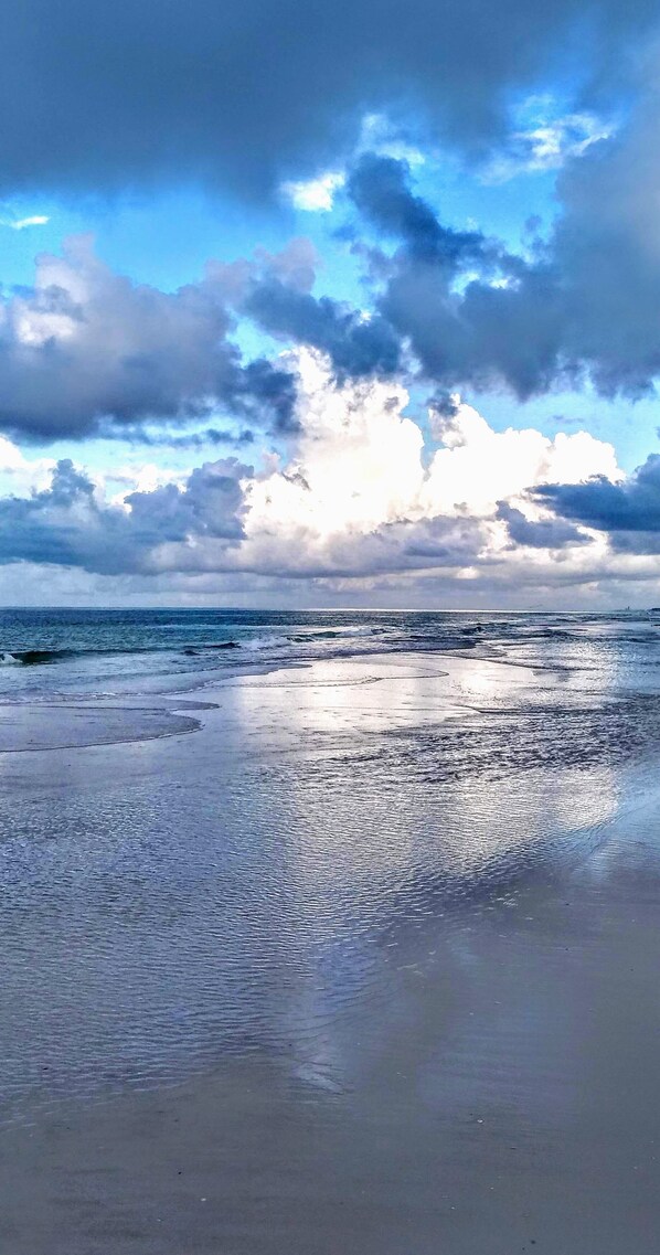 Beach nearby, sun loungers, beach towels