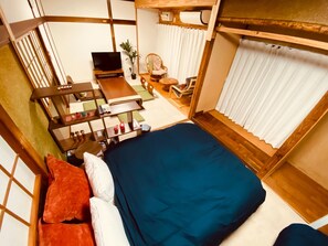 2 slaapkamers, een bureau, een strijkplank/strijkijzer, gratis wifi