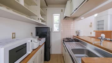 冰箱、微波炉、炉灶、厨具/餐具