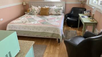 Desk, travel crib, free WiFi, bed sheets