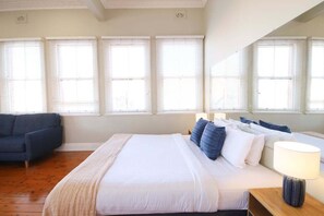 6 bedrooms, iron/ironing board, Internet, bed sheets