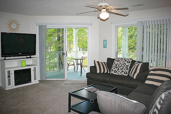 Condo, 1 Bedroom | Living area