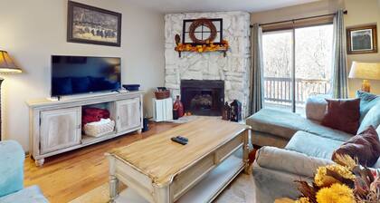 Warm & Inviting Ski Getaway w/ a Full Kitchen, Fireplace, & Furnished Deck