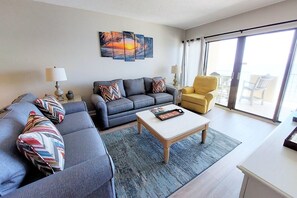 Condo, 2 Bedrooms | Living room