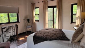 2 quartos, escrivaninha, Wi-Fi de cortesia, roupa de cama