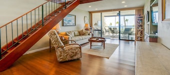 2 Story top level AC unit 2 bdrms w/Large Loft with 2 twin beds & bathrm SUNSETS