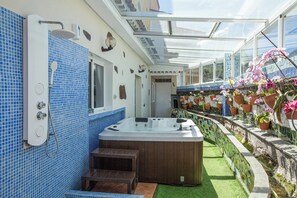 Outdoor spa tub - Finca "La Acequia" with Whirlpool, Fast Wi-Fi, Terrace & Garden (Valleseco)