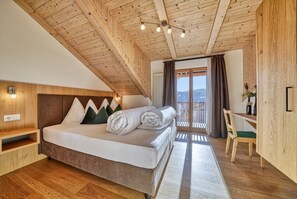 1 bedroom, free WiFi, bed sheets - Luxury Apartment "Weißhorn" with Mountain View and private Steam Sauna (Deutschnofen)