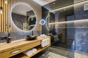 Doccia, asciugacapelli, asciugamani