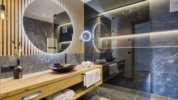 Dusche, Haartrockner, Handtücher