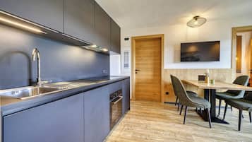 Kühlschrank, Ofen, Herdplatte, Geschirrspüler