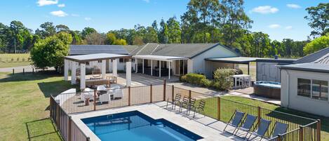 Piscine extérieure, piscine chauffée