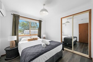 10 bedrooms, desk, iron/ironing board, free WiFi