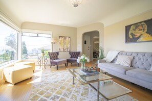 智能电视、壁炉、立体声音响、办公室