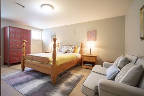 3 bedrooms, Egyptian cotton sheets, premium bedding, desk - Beach house- Stunning Ocean & City Views | West Van Retreat (West Vancouver)