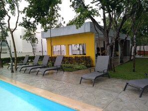 Outdoor pool, a heated pool