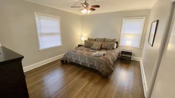 3 bedrooms, desk, iron/ironing board, free WiFi