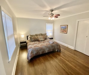 4 bedrooms, desk, iron/ironing board, free WiFi
