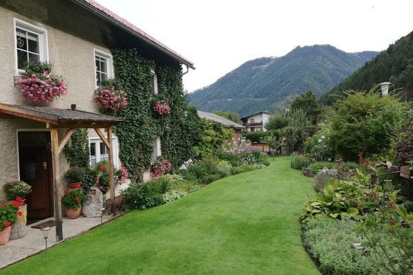Appartement-Der Garten vor dem Appartment.