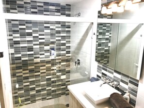Shower, hair dryer, towels - Beautiful Apartment fully equipped AC 6 people 3 Bedrooms Wifi (Manzanillo)