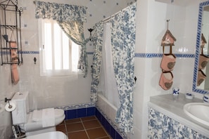 Ensemble douche/baignoire, serviettes fournies