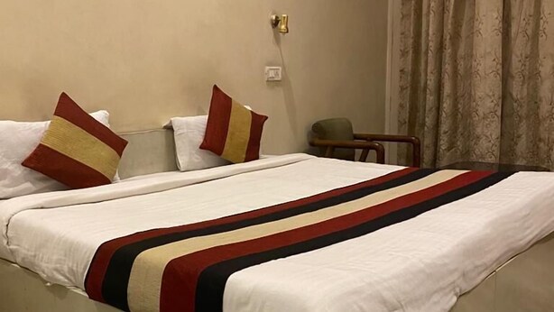 Iron/ironing board (on request), free WiFi - HARI DARSHAN (Amritsar)