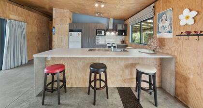 Tranquilo - Waikawa Beach Holiday Home