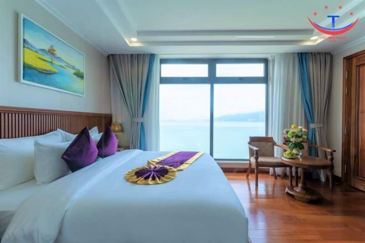 Free minibar items, in-room safe, individually furnished, desk