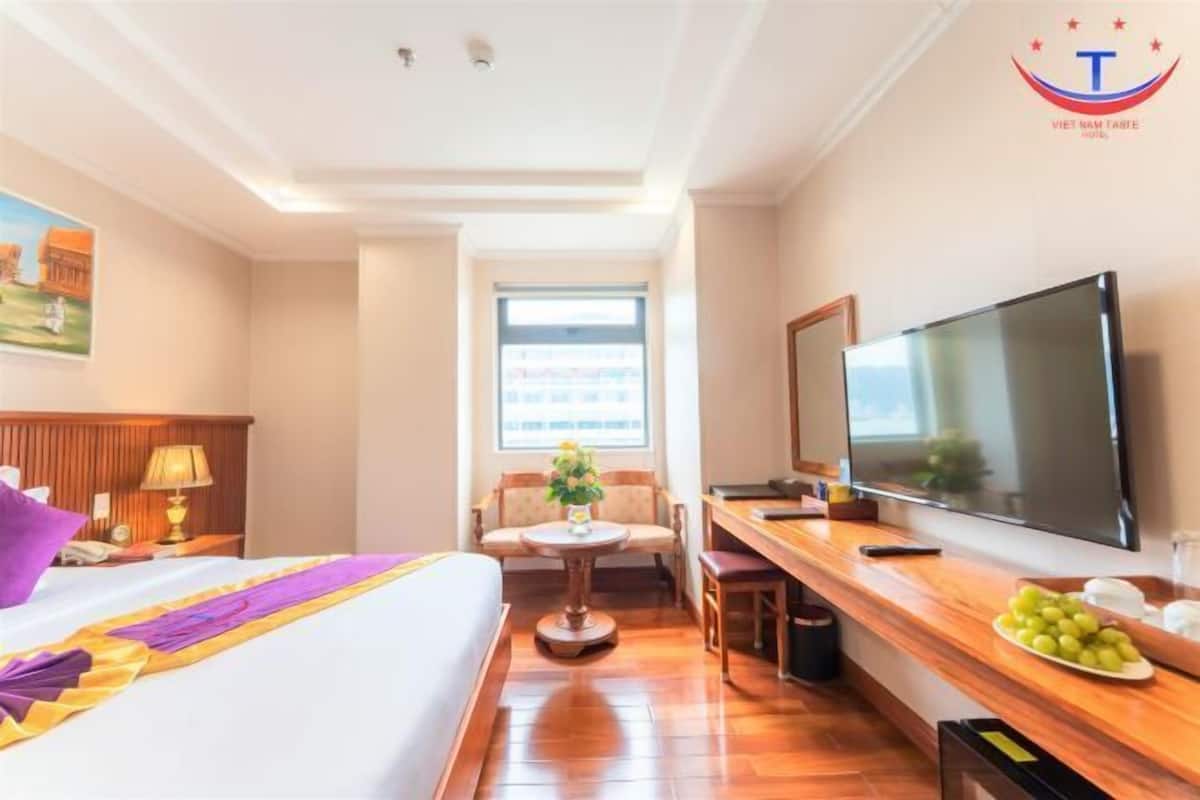 Free minibar items, in-room safe, individually furnished, desk