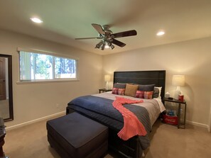 4 bedrooms, in-room safe, desk, free WiFi