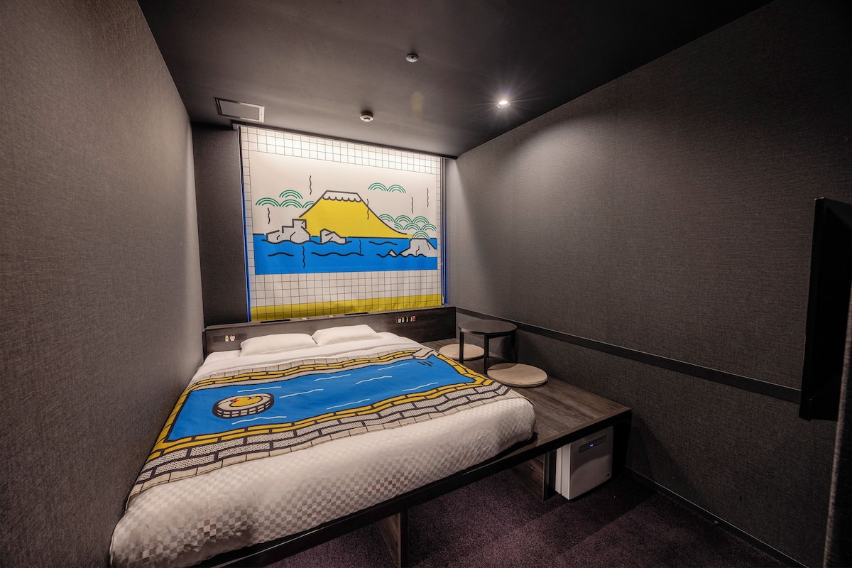 Individually decorated, iron/ironing board, free WiFi, bed sheets