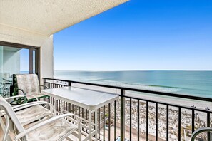 Property grounds - Serene Waterfront Condo w/ Free WiFi, Shared Washer/Dryer, Tennis, Outdoor Pool (Fort Walton Beach)