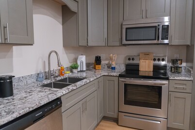 🔥WALK 2 WATERS ❤️ | SLEEPS 4 W/ W+D +NEAR CASINOS