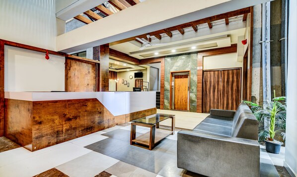 Reception - Treebo Shree Sai Suites (Kolhapur)