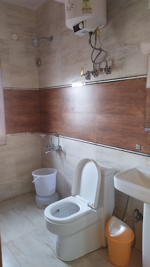 Free toiletries, towels - Him Star View Homestay (Shimla)