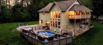 Cove Creek Cabin ~ HeatedPool ~ Theater ~ Sauna ~ 2xGameRoom ~ FirePit ~ Fishing