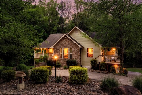 Cove Creek Cabin ~ HeatedPool ~ Theater ~ Sauna ~ 2xGameRoom ~ FirePit ~ Fishing