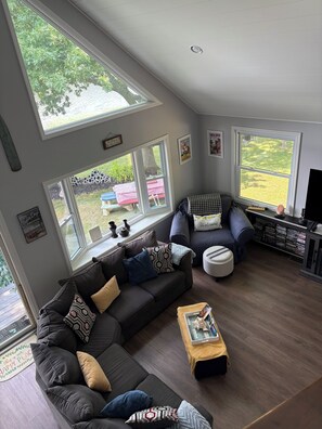 Smart TV, fireplace, DVD player, table football