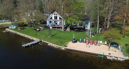 Large Lakehouse w Private Frontage+Beach~Hot Tub~Tiki Hut~Game Rm~Gym~Dogs OK!