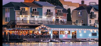 
Large Lakehouse~Pet Friendly+Private Beach+Hot Tub+Game Rm+Tiki Hut+Gym=FUN!