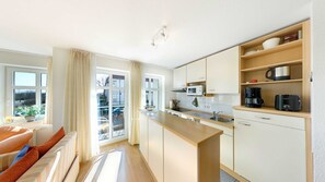 Kühlschrank, Mikrowelle, Ofen, Geschirrspüler