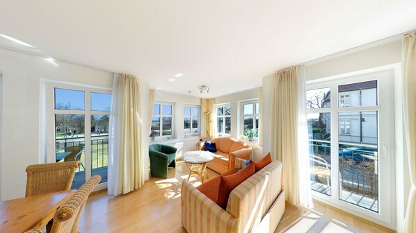 TV - Villa Aquamarina Whg. 14, CHAIR, LAKE VIEW - Villa Aquamarina Whg. 14 (Heringsdorf)